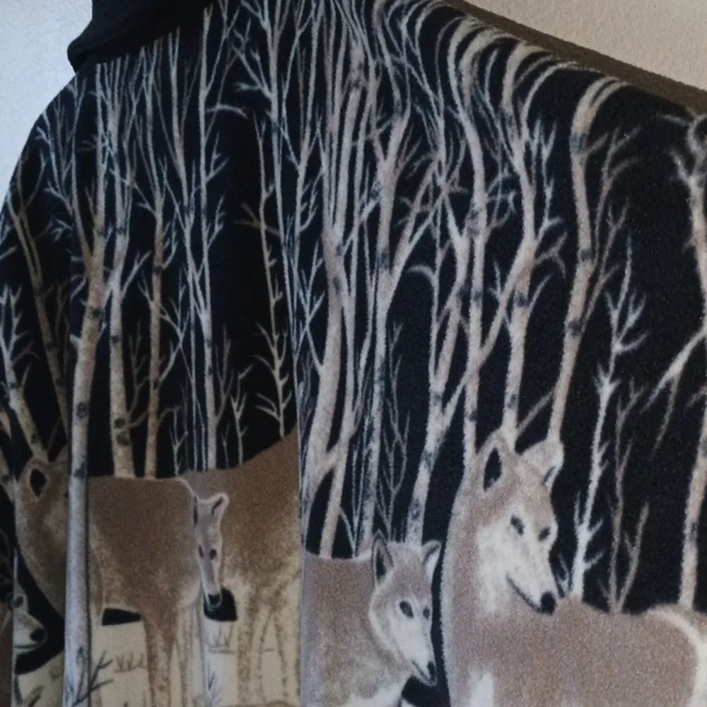 Vintage Cape With Wolves - Picture 4 of 5
